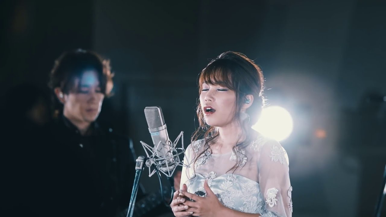 who sings the attack on titan theme song